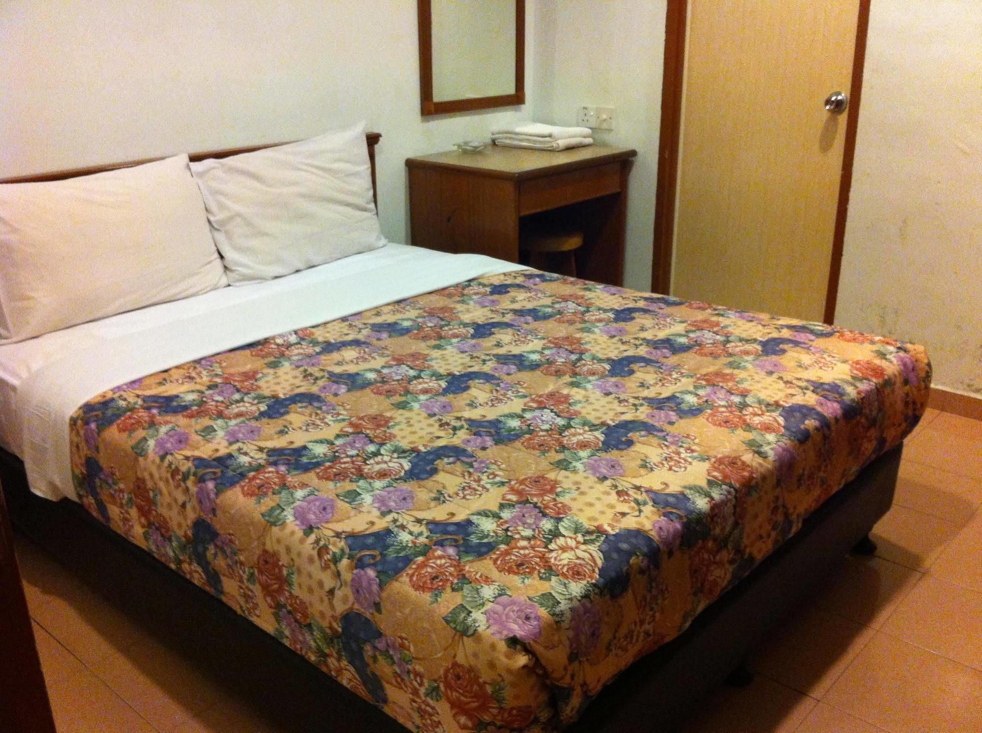 Hotel Home 88 Teluk Intan Eksteriør billede